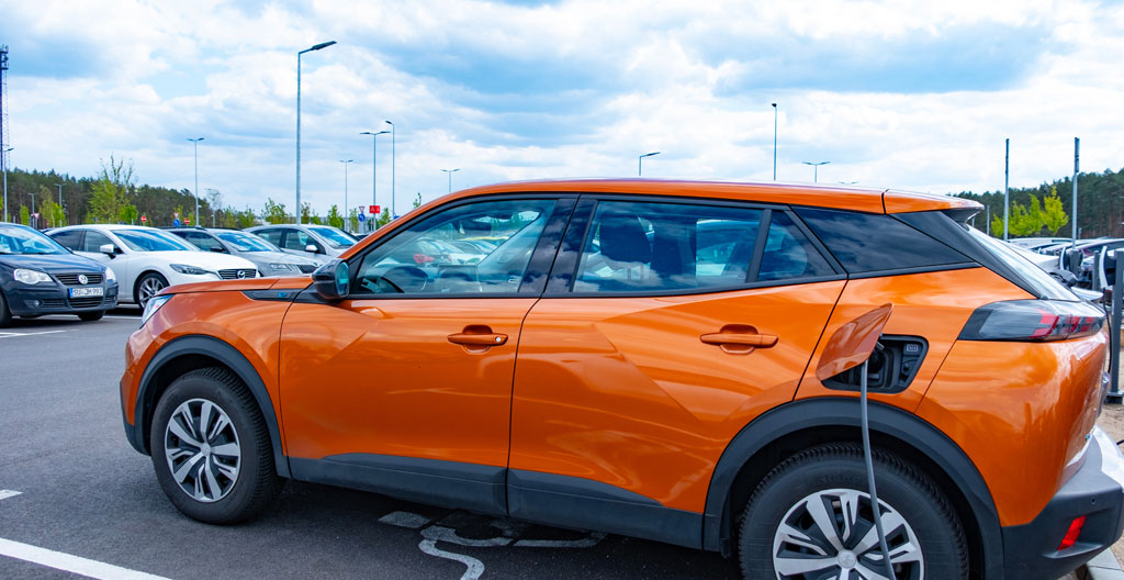voiture électrique peugeot